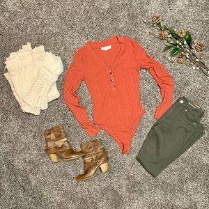 Hippie Rose Juniors' Rib-Knit Henley BodysuitS, Burnt Rust Orange Henna Button S
